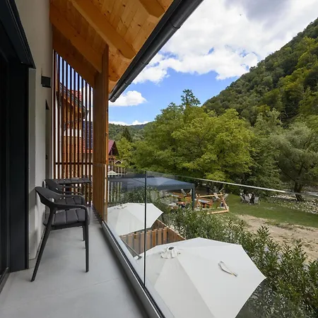Cirus Riverfront Kolpa & Rafting Aparthotel